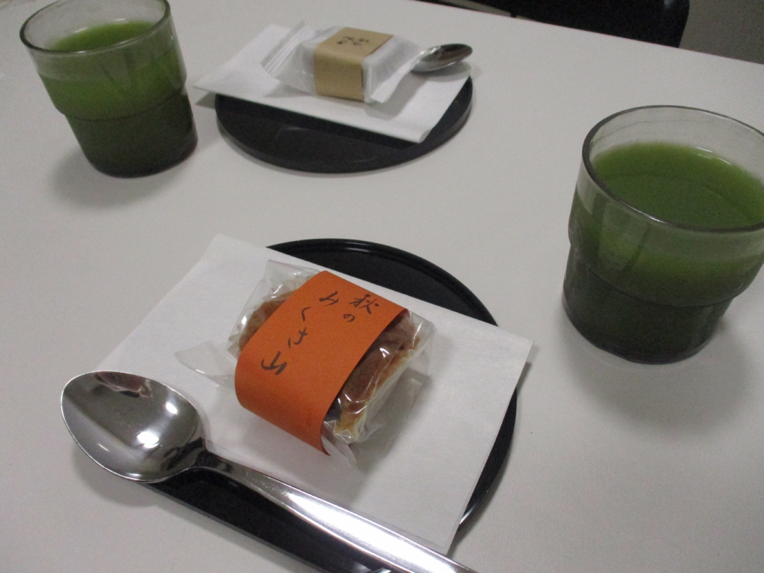 「緑茶と和菓子を楽しむ」