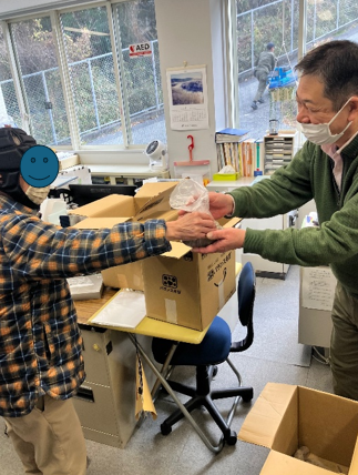 サツマイモの手売り